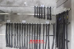歐曼BJ5247VLCJJ-S廂式運輸汽車用的上柴SC8DK240Q3發(fā)動機的配件及修理