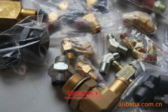 楚飛CLQ5310LQY瀝青運輸車用的康明斯C300 20發(fā)動機的配件及修理